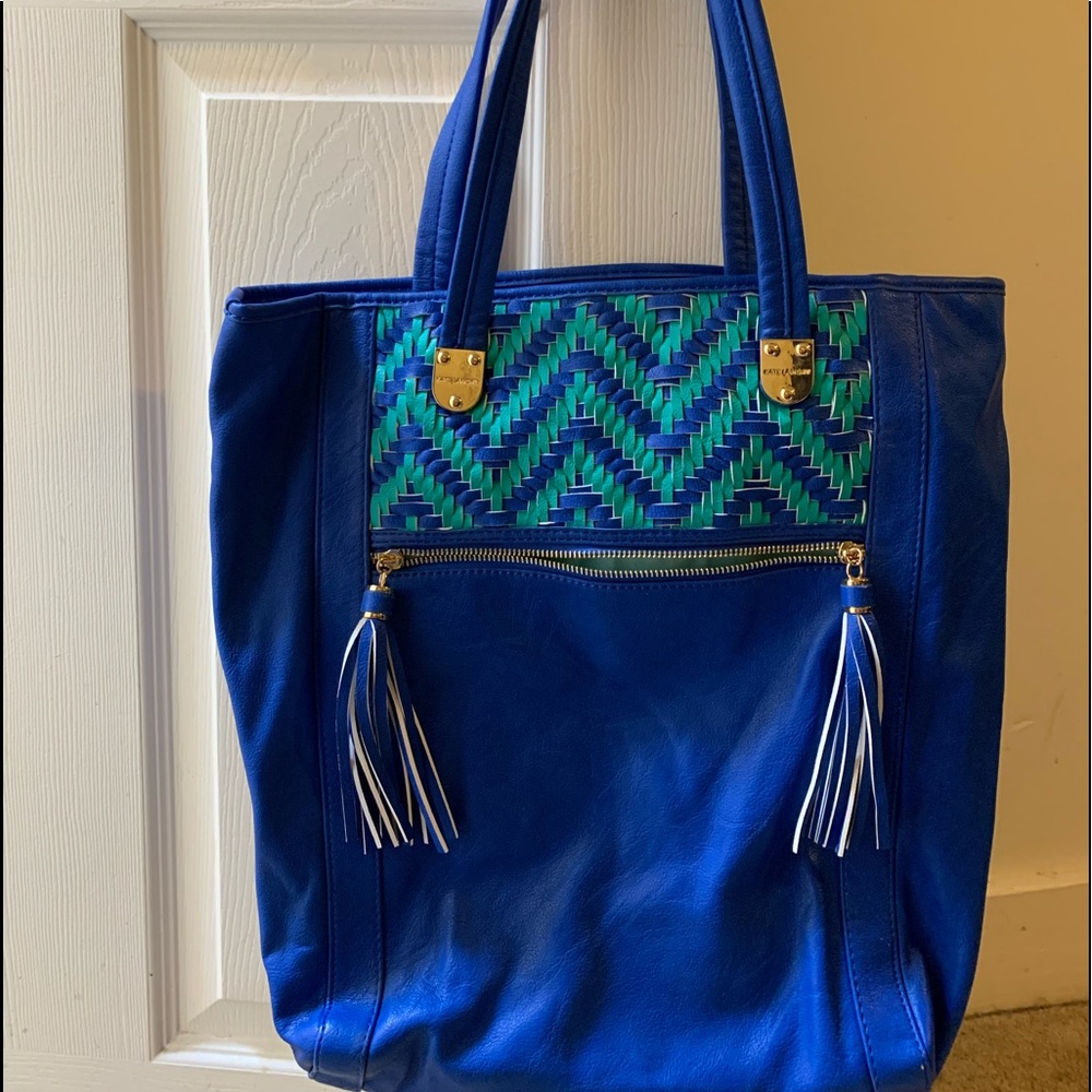 Kate Landry set